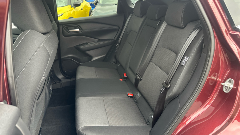 Nissan Qashqai 1.3 DiG-T MH N-Connecta 5dr Petrol Hatchback